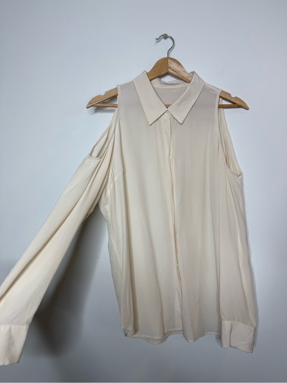 Equipment Femme Silk Cold Shoulder Cut Out Collared Blouse in off white large - Picture 7 of 7